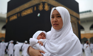 mengatur waktu ibadah dan menyusui di Tanah Suci