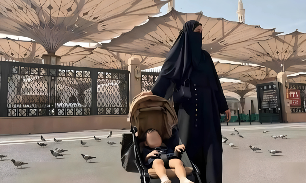 membawa stroller anak di Tanah Suci